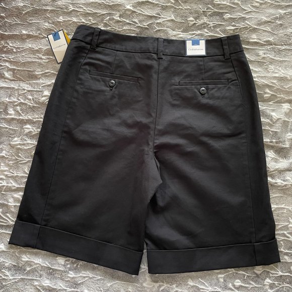 New! Ladie's Shorts - Picture 2 of 4